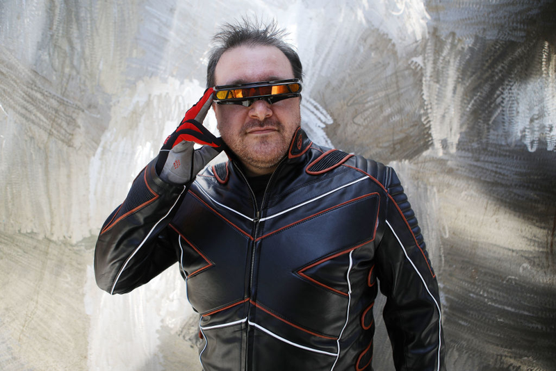 To me, my X-Men! Cyclops is on the prowl.